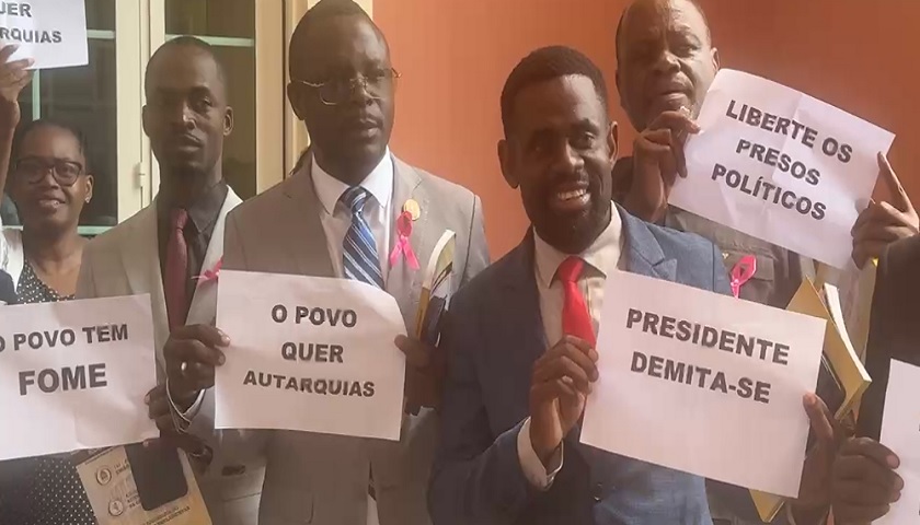 Jornalista expulso da Assembleia Nacional por fotografar protesto da UNITA