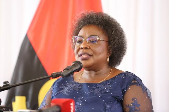 Ex-Governadora do Huambo Acusada de Desvio de Carros Protocolares