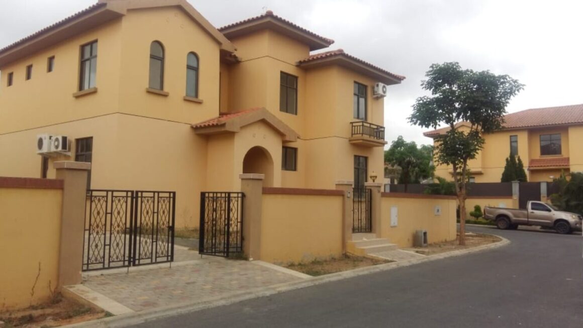 SociedadePGR apreende 20 casas de luxo em Luanda