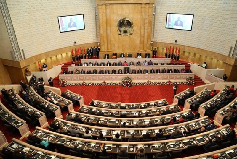 Medalha comemorativa dos 50 anos de Independência passa com os votos do MPLA – UNITA e FNLA votam contra proposta “carregada de arrogância e ódio”