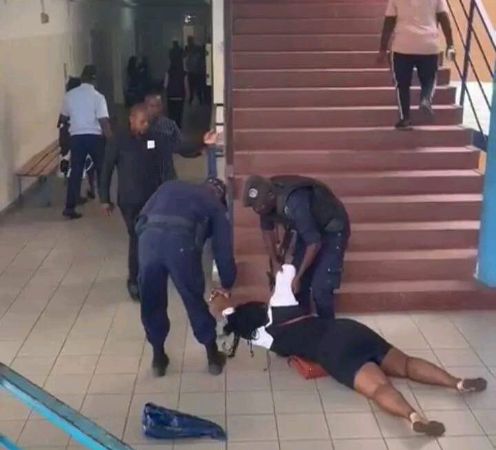 Pânico na UMA: estudantes com notas compradas detidos em plena cerimónia de outorga