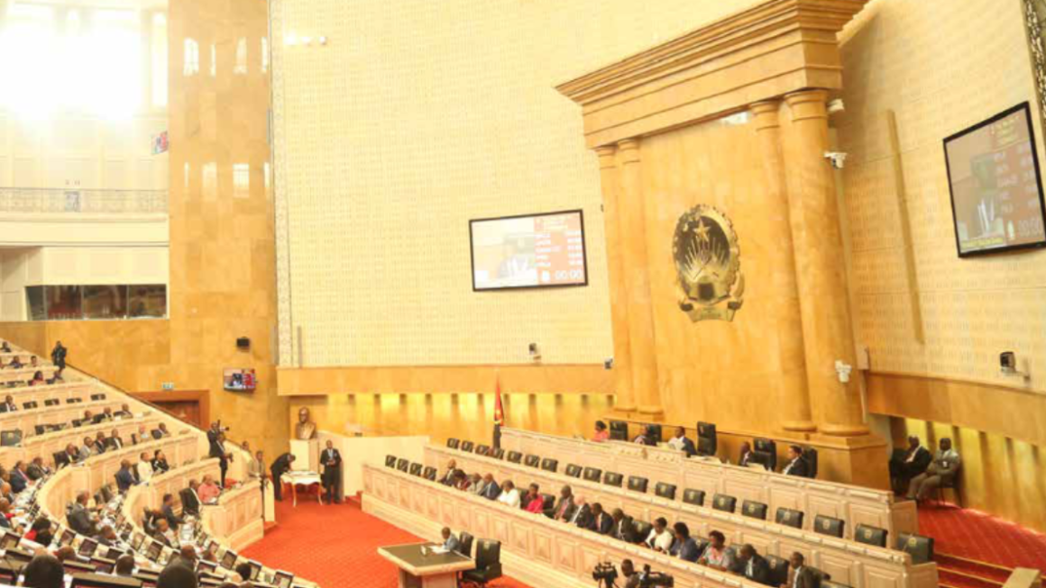 Deputados denunciam ajudas de custo de até 2 mil USD/dia para viagens ao exterior.