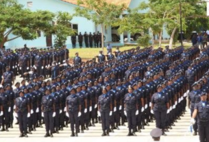 Comandantes já podem dar ordem de prisão a agentes que cometam infracções -Polícias estão proibidos de beber em serviço e de usar a farda em convívios informais