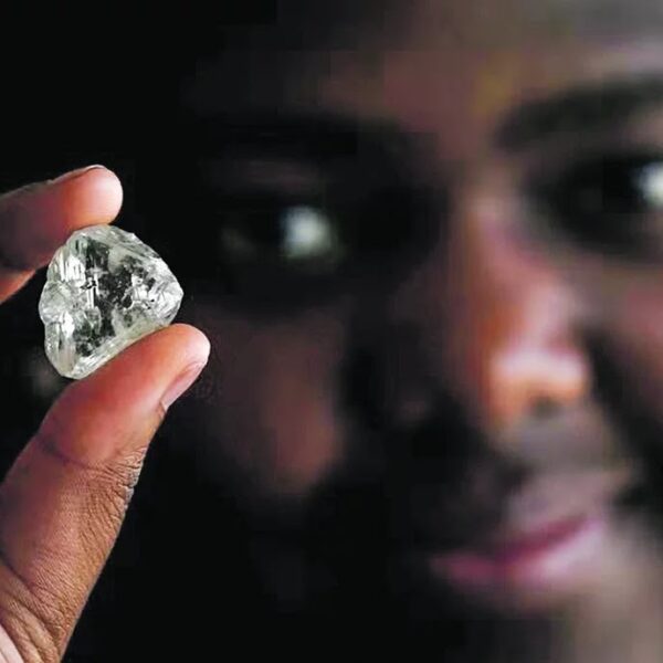 Angola quer ficar com 25% da De Beers