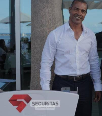 PRIMEIRO QUE AGRADAR ESTRANGEIROS A PRIORIDADE DEVERIA RECAIR SOBRE OS ANGOLANOS- RAMIRO ALEIXO