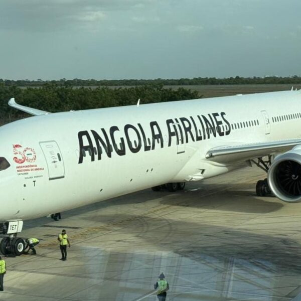 TAAG reforça frota com recepção do Boeing 787 Dreamliner