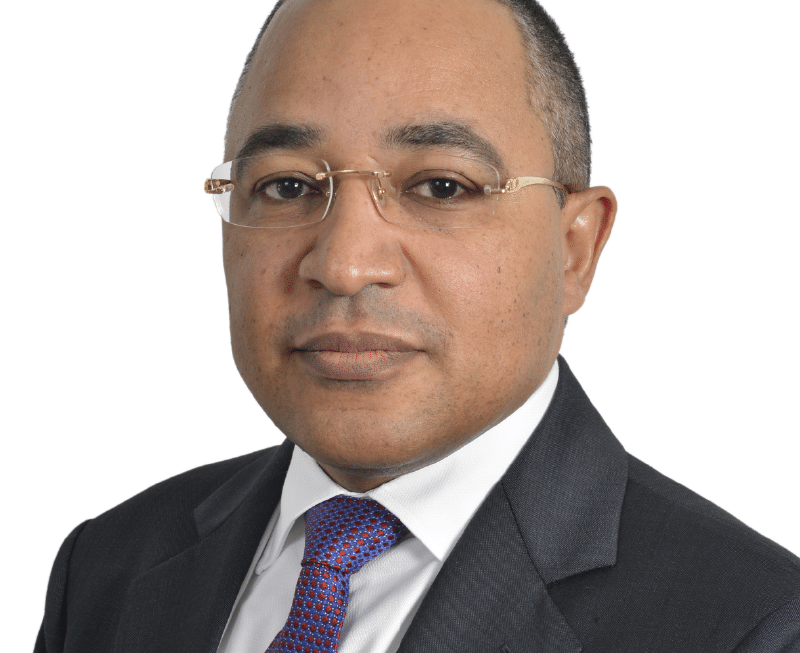 Prémio a Luís Lélis Gera Questionamentos em Meio a Escândalos e Scrutínio Público