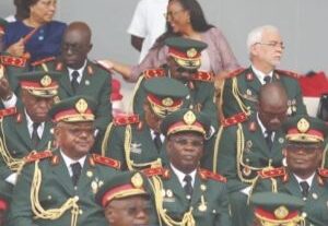 Generais na reforma arriscam-se a ser despromovido por actos administrativos