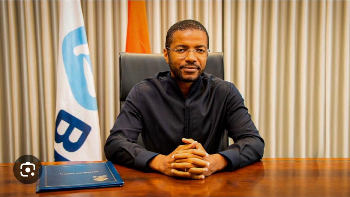 PCE DO BPC LUSOLO DE CARVALHO ACUSADO DE TER FALSIFICADO DOCUMENTOS E DESAFIAR A ORDEM DO TRIBUNAL- ELIAS MUHONGO