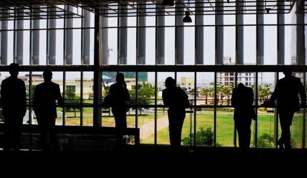 Confiança dos empresários e gestores estagnou no nível mais baixo em 4 anos