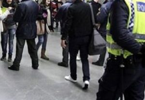 Mulher acusada de trazer 15 angolanos para Portugal com documentos falsos