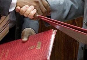 Sem concurso e sem transparência: ajustes directos batem novo máximo na contratação pública angolana 06-04-2026 | Fonte: Expansão