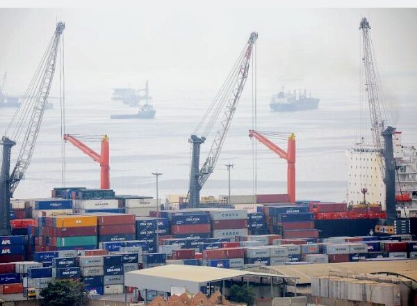 País já gastou mais de 4 mil milhões USD em importações no primeiro trimestre