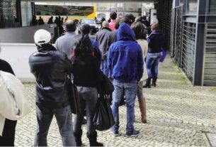 Angolanos enfrentam meses de espera para autenticar cartas de condução