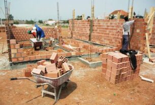 Construir continua mais caro apesar da forte desaceleração dos preços dos materiais